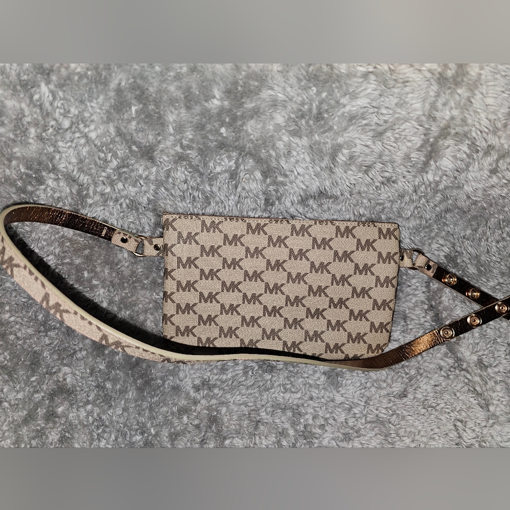 Size S/M ~ Michael Kors MK Signature Fanny Pack Belt Bag. - Picture 3 of 4
